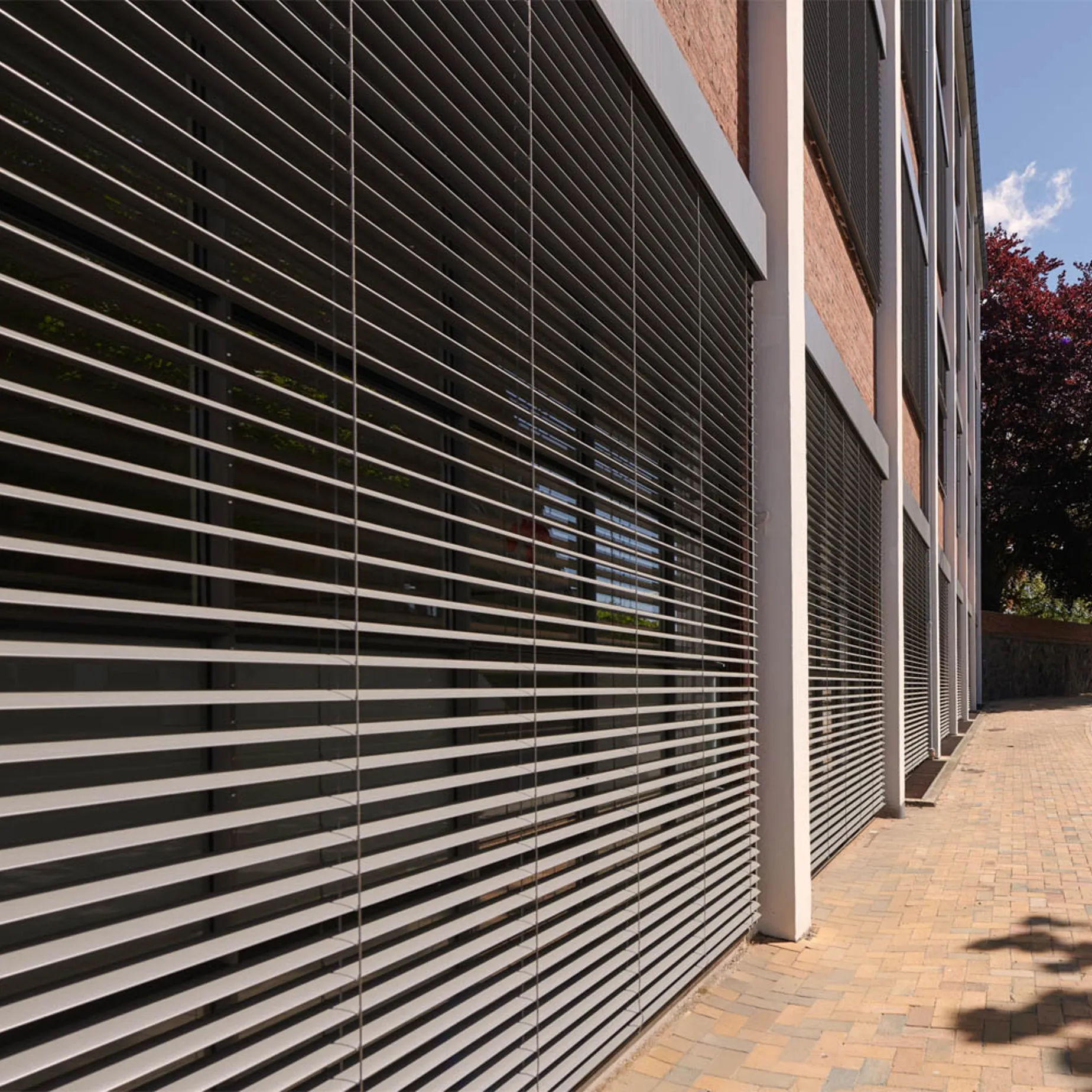 Gardiner eller solafskærmning?